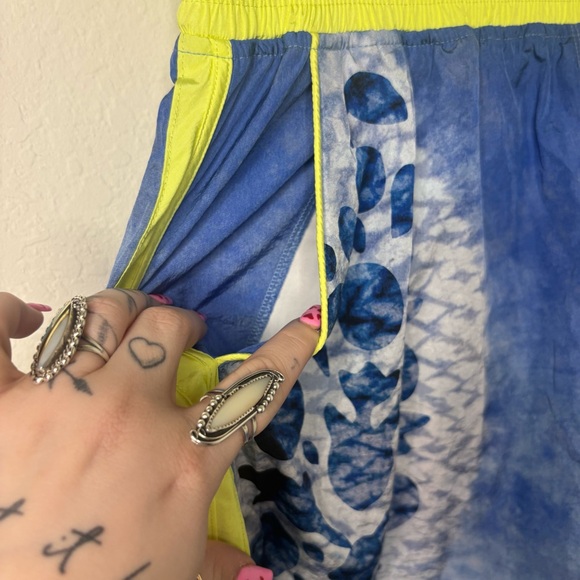 NWT FP Movement Long Shot Printed Logo Shorts in Shiburi Buti Blue Combo size L - Picture 6 of 15